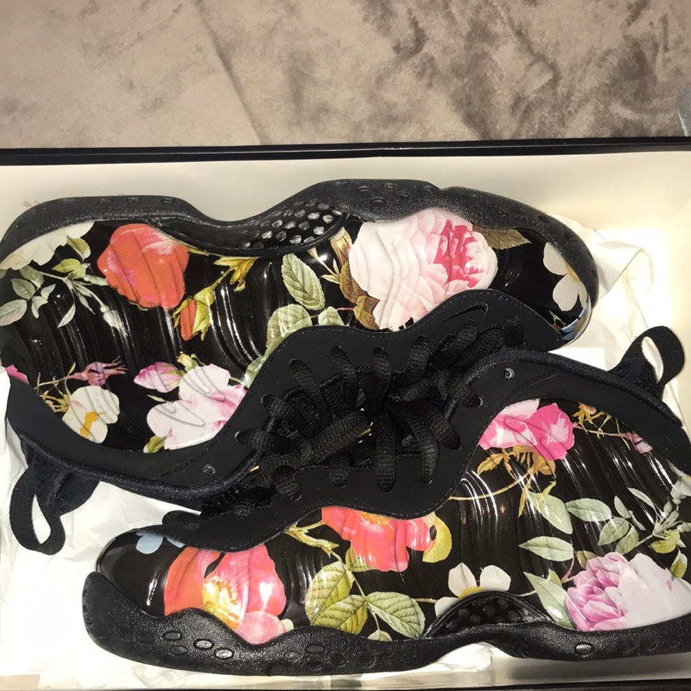 Nike women’s floral foamposite